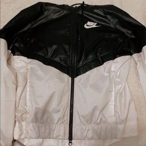 Nike women’s wind runner